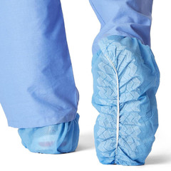 Spunbond Polypropylene Nonskid Shoe Covers, Blue, Regular/Large, Serged Seam, Bo
