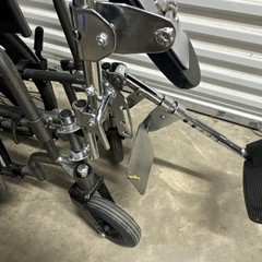 Invacare topaz 9000 700 pounds capacity folding wheelchair 30″ seat