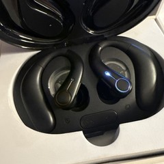 Royal Hearing , Hearing Aids for Seniors with Bluetooth F-AID Black With Case.