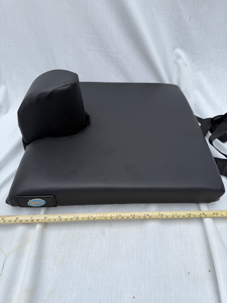 Lacura Removable Wheelchair Cushion with Adjustable Knee Slide 15″