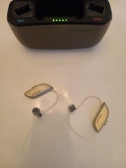 ReSound OMNIA PREMIUM 9 RU961 RIE Hearing AIDS, Charger,Manual & Accessories