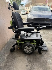 Quantum Edge 2.0 iLevel Power Wheelchair Green Elevating Seat
