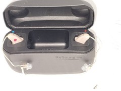 RESOUND GN 0297 Hearing Aid w/ Charging Case C-1.WORKS READ DESCRIPTION
