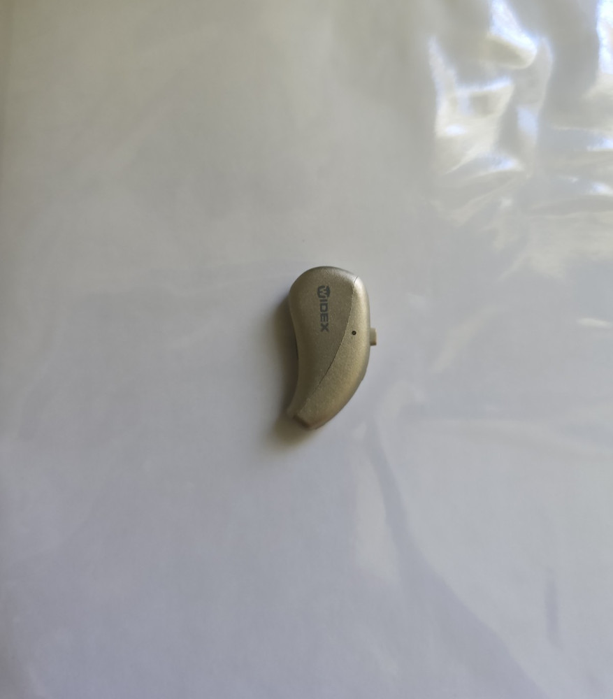 MOMENT MRR2D 220 HEARING AID FOR MILD TO SEVERE HEARING LOSSES.