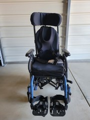Quickie Iris Zippie Recline Tilt in Space Wheelchair 14″x13″ OR 14″x16″ ?