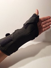 8″ „CORFLEX“ THUMB SPICA WITH STRAP / LEFT WRIST / SIZE – Medium“. New.