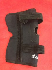 NEW OPEN BOX BREG Adjustable Horseshoe Open Back Knee Brace XL 07135 Black