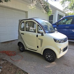4 Wheel Fully Enclosed Mobility Scooter 1500W 3-Speed 40 mile 660lb Capatity