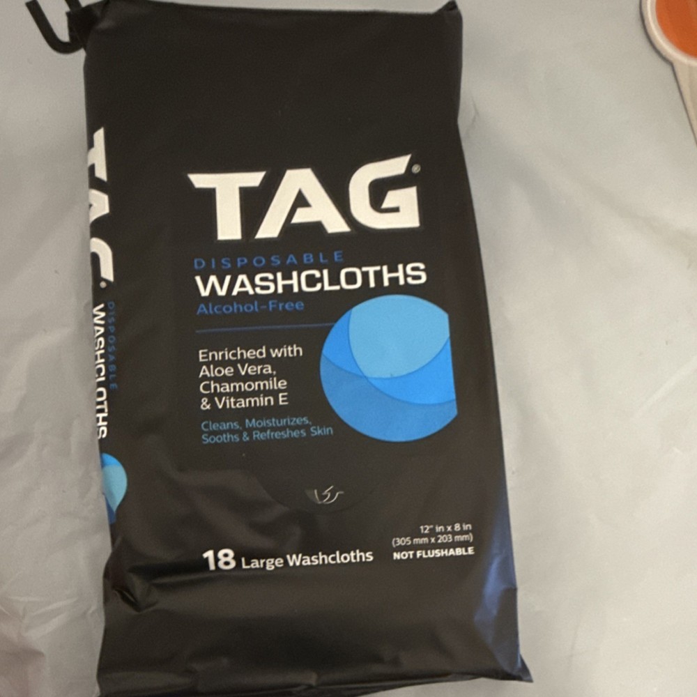TAG Disposable Alcohol-Free Large Washcloths 18 Pack 12 x 8 in