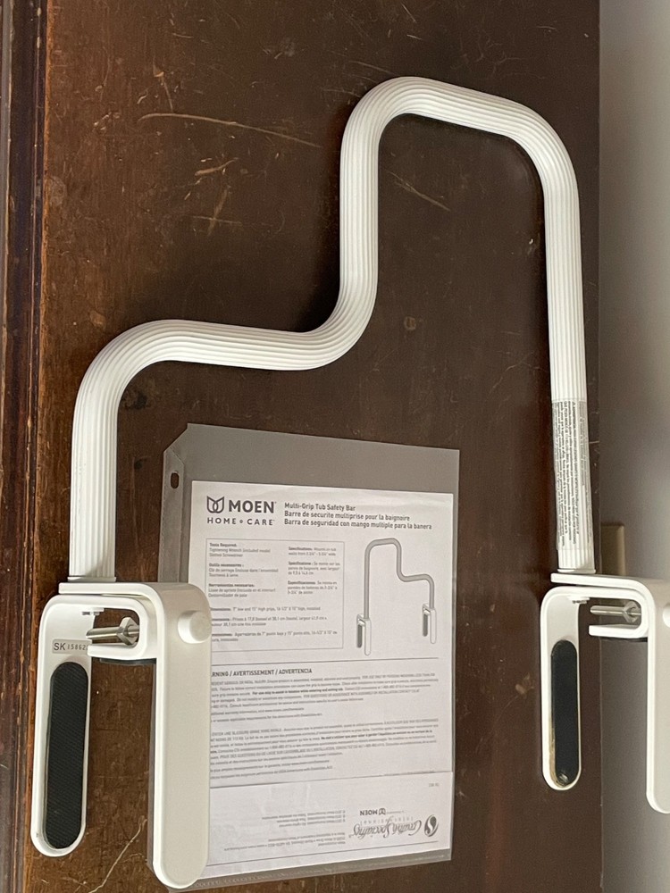 Moen DN7005 16-1/2 in. Multi-Grip Tub Safety Bar in Glacier