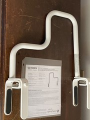 Moen DN7005 16-1/2 in. Multi-Grip Tub Safety Bar in Glacier
