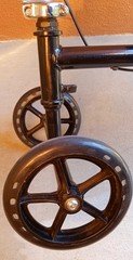 Medline Adult knee walker 4 wheels, 350 lbs weight capacity Excellent Condition
