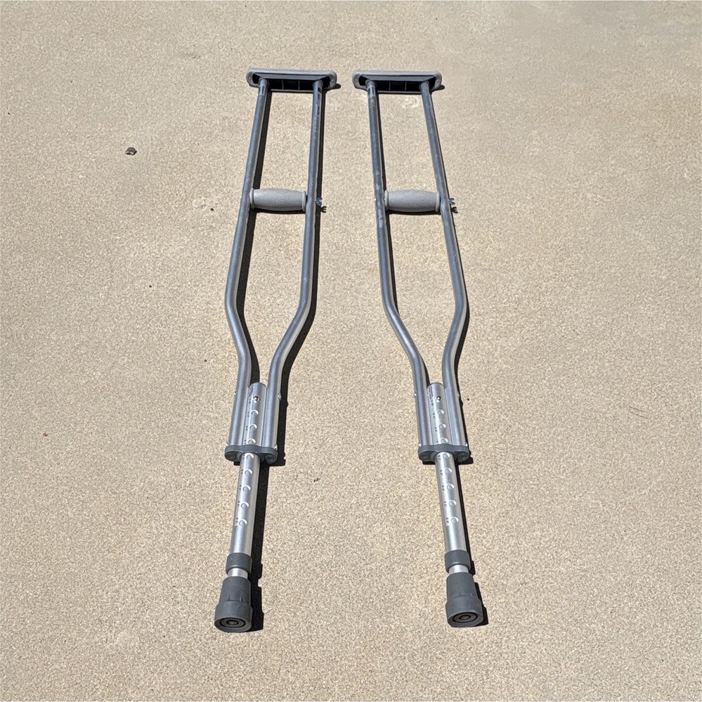 Medline Adjustable Standard Underarm Crutches Pads/Handgrips 250 lb MDSS0514-10