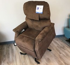Golden Technologies MaxiComfort Comforter PR-535-PSA Small Lift Chair Recliner