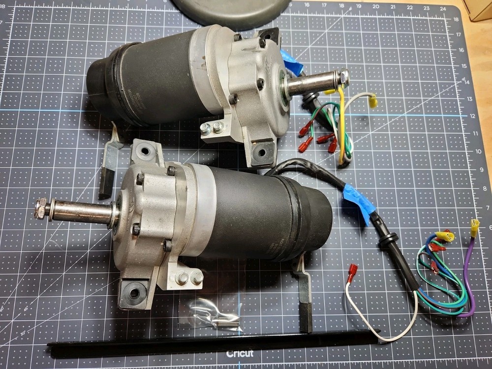 Hoveround MPV5 Left & Right Motors Assembly w/ Hardware M16010428/ M16010427