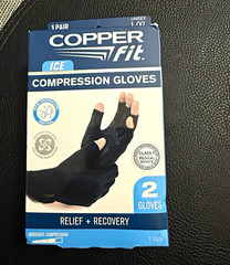 Copper Fit ICE Compression Gloves Menthol/Copper Infused Black L/XL