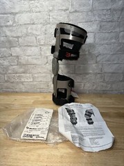 Bledsoe Thruster 3, Lateral, SIZE , XS , Right 4 Straps Black Knee Brace